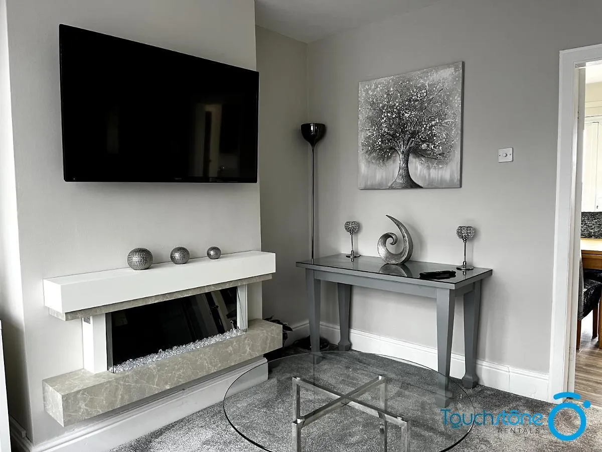 Stylish Cosy Home - M42, Airport, Nec & Train St Sheldon  Holiday home