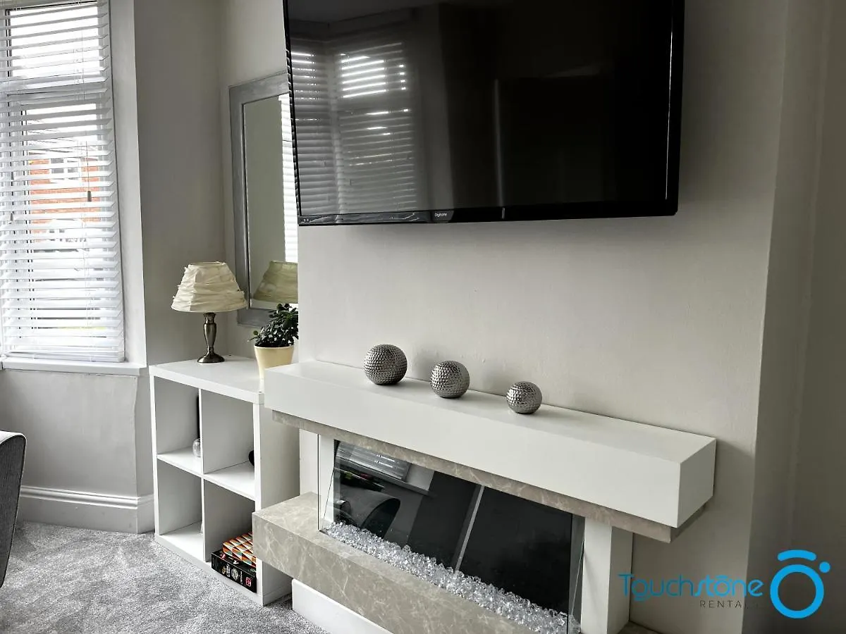 Stylish Cosy Home - M42, Airport, Nec & Train St contacts